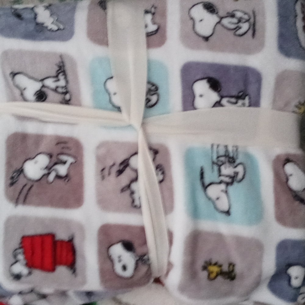 Snoopy queen blanket Berkshire - Picture 2 of 2